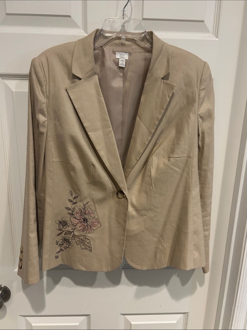 Worthington Beige Floral-Embroidered Single-Button Blazer.